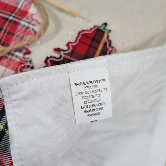 Christmas Table Runner NWOT 14x72 - Picture 4 of 4